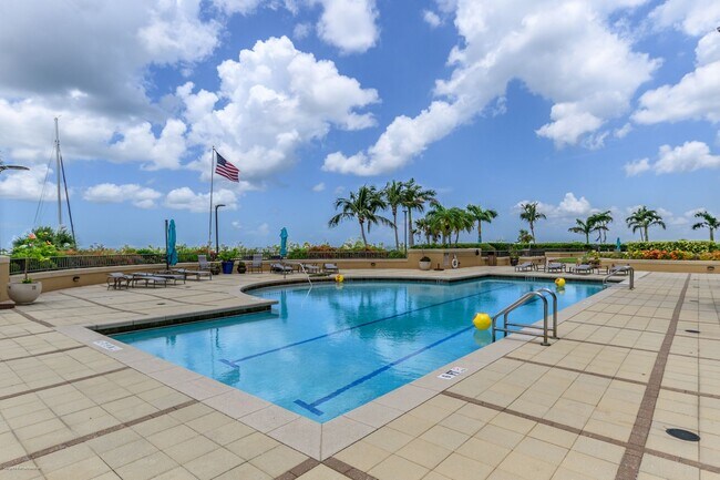 Building Photo - EXECUTIVE VACATION RENTAL