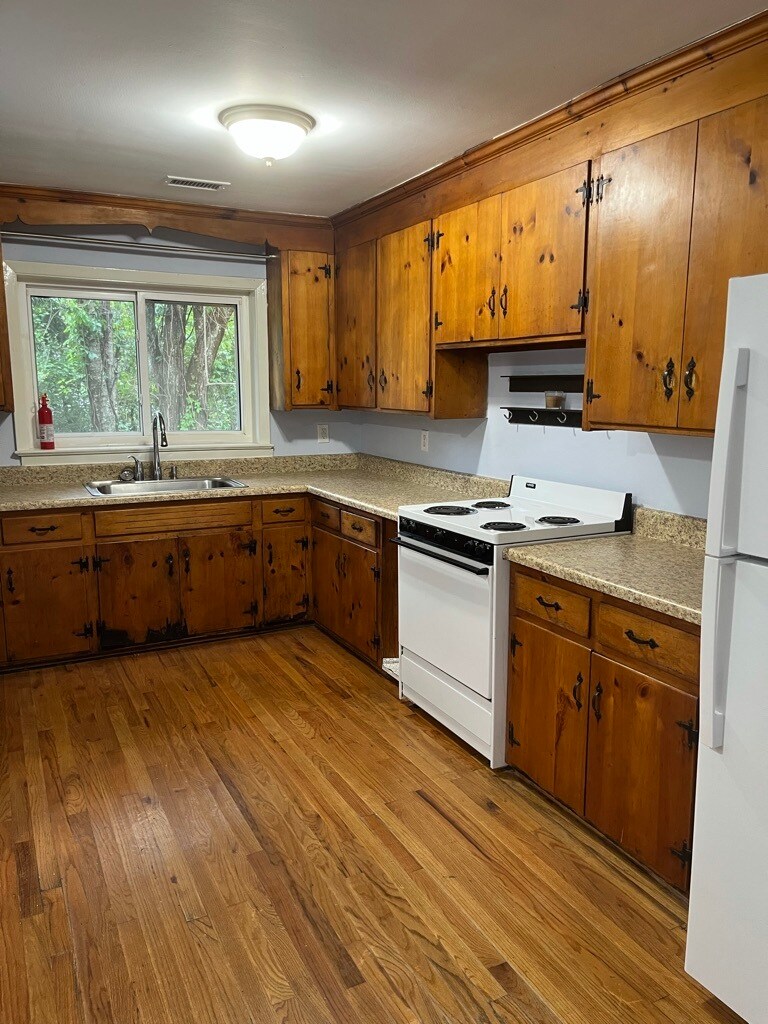 Building Photo - 2074 Seabrook Ave