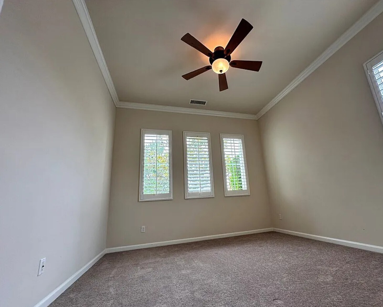 Guest room - 24212 Nobe St