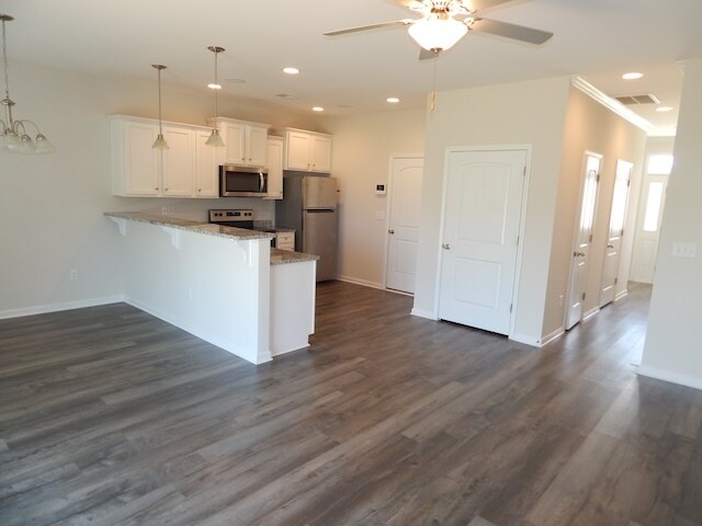 Building Photo - 105 Weaver Way
