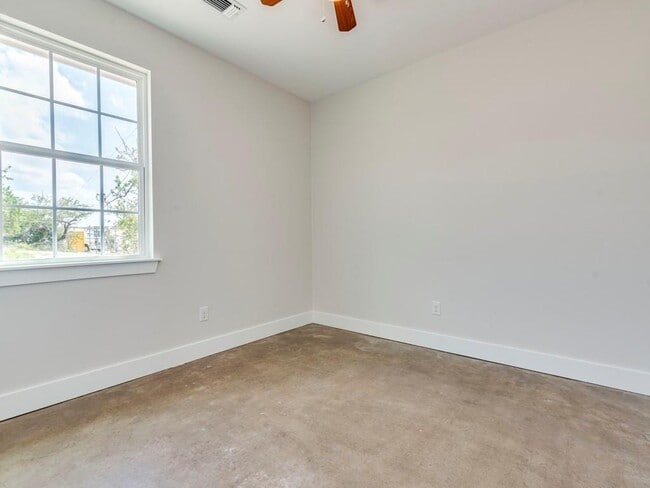 Building Photo - 500 Harmon Hills Cove