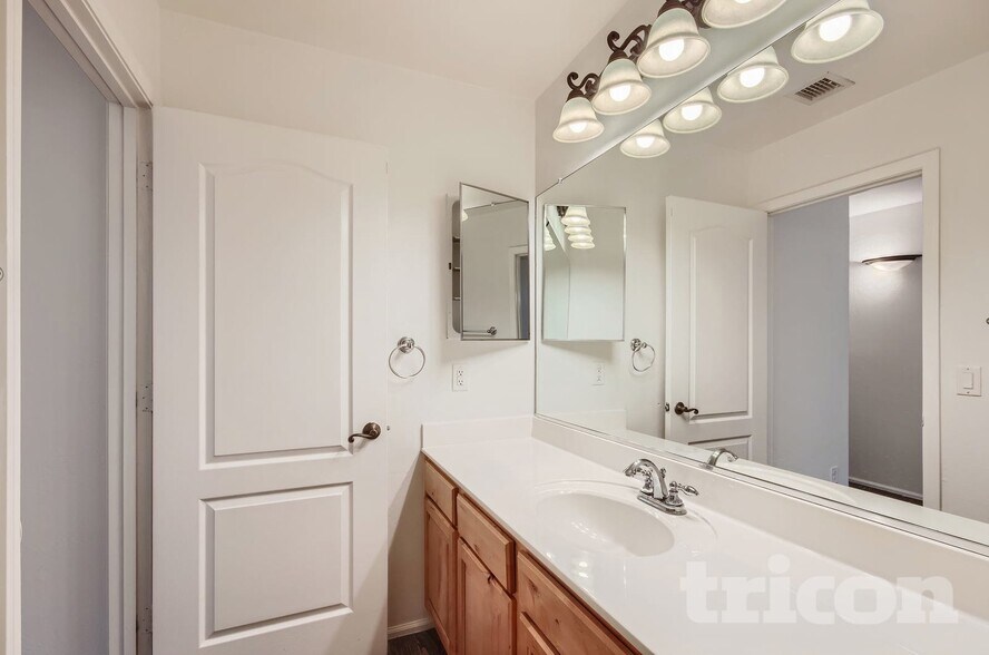 Building Photo - 10343 West Odeum Ln