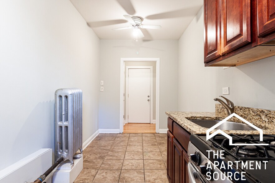 Building Photo - 544 W Surf St