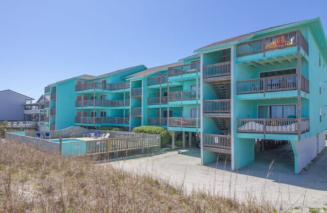 Building Photo - OFF-SEASON FURNISHED RENTAL