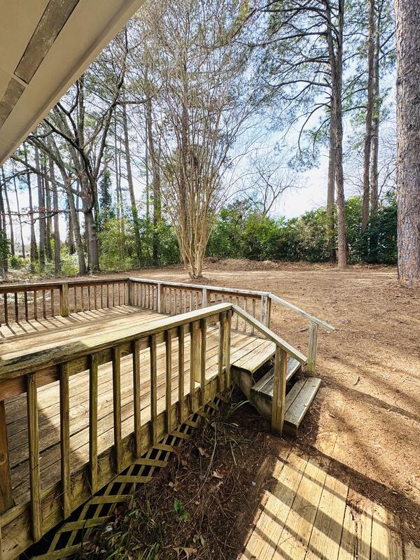 Building Photo - 824 Stoneykirk Dr
