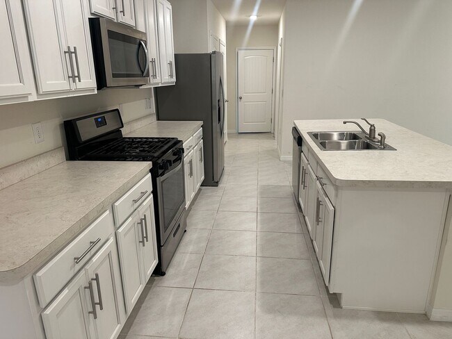 Building Photo - 2 Bedroom + Office / 2 Bath Duplex for Rent in Leesburg -  Move In Special !!!!