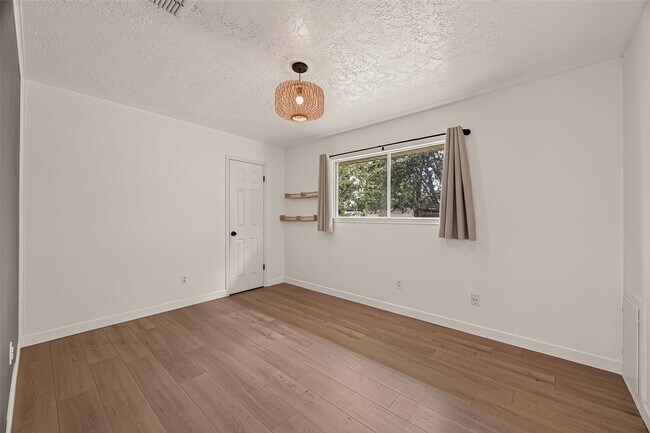 Building Photo - 4122 Donerail Dr