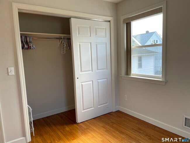 Building Photo - 41 Elmcroft Rd