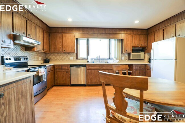 Building Photo - 285 Webster St