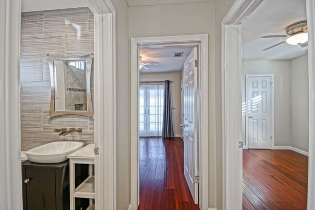 Building Photo - BEAUTIFULLY REMODELED, REDONDO HILLS HOME ...