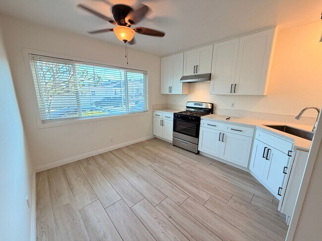 Building Photo - Completely Remodeled 2 Bed, 1 Bath in San Pedro w/ Garage Parking!