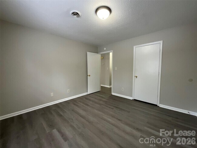 Building Photo - 201 Arthur Dr