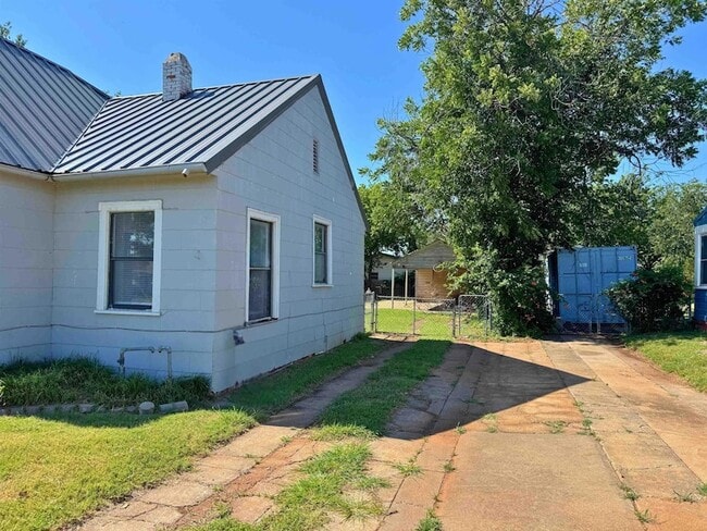 Building Photo - 2137 Ave J