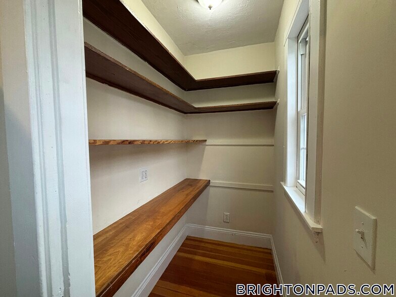 Building Photo - 44 Fairbanks St