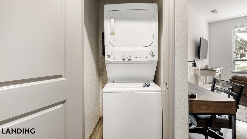 Building Photo - 1001 S Center St