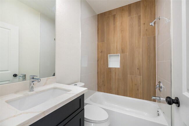 Building Photo - 6417 Eastland St