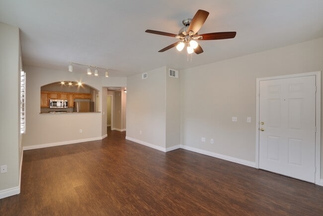Building Photo - Upgraded Northwest 1 Bedroom Condo with At...