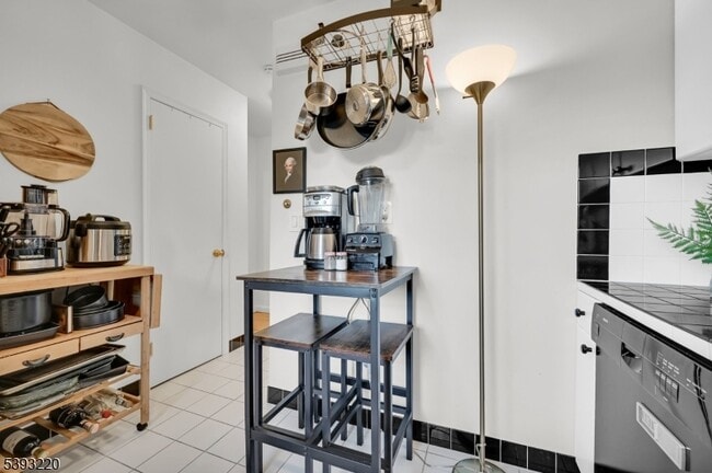 Building Photo - 640 Franklin Ave