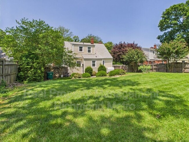 Building Photo - 1101 Normandy Dr