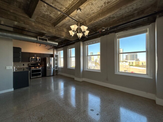 Building Photo - Downtown Fort Worth Texas Condo For Rent "...