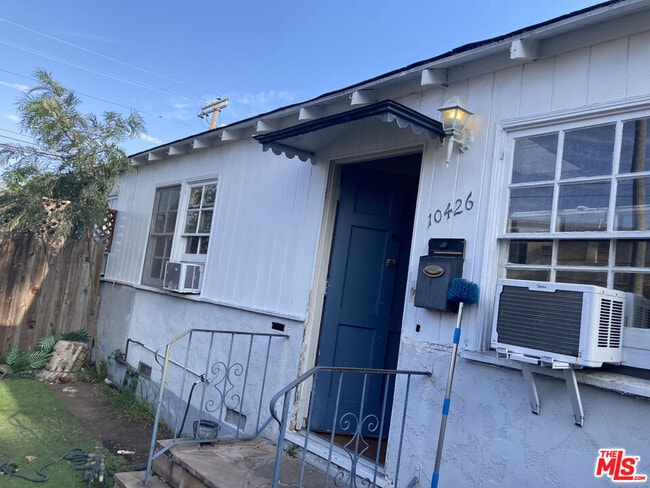 Building Photo - 10426 Woodbine St