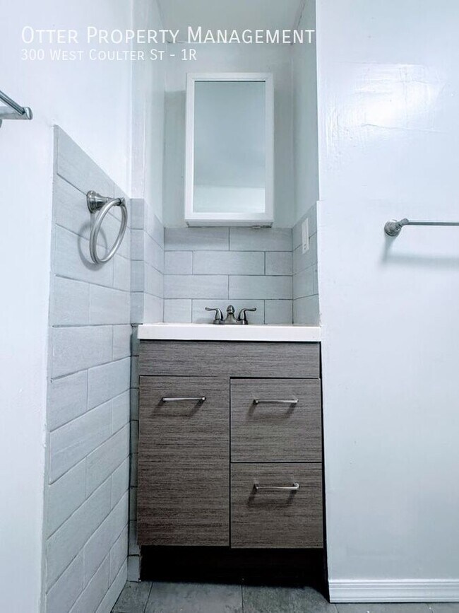 Building Photo - 300 W Coulter St