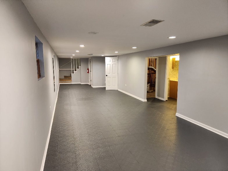 Building Photo - 5424 S New England Ave