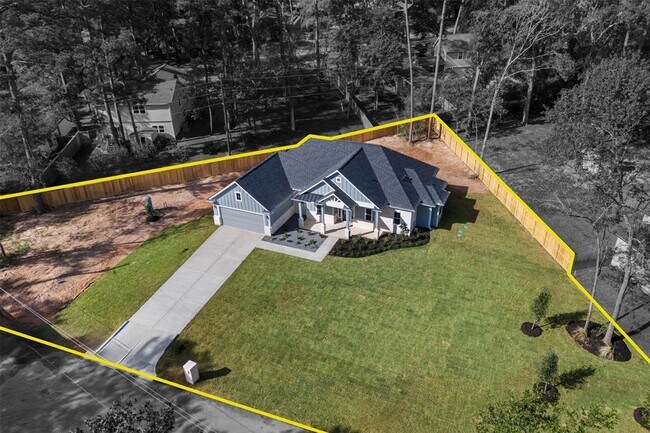Building Photo - 15109 Paradise Ct