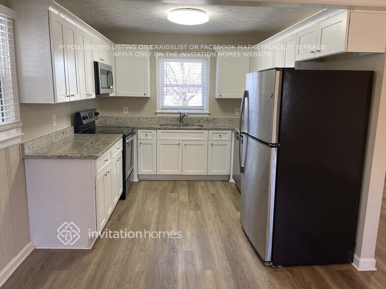 Building Photo - 921 Walnut Cir SW