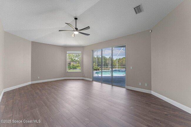 Building Photo - 706 Palmer Way