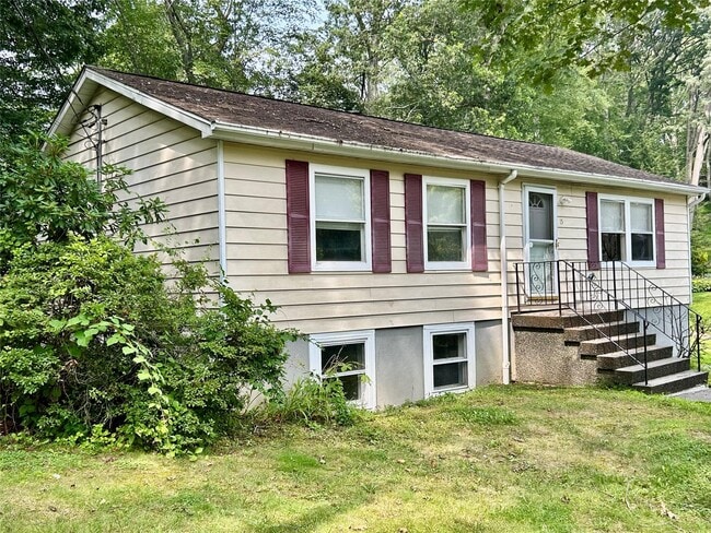Building Photo - 15 Quogue Rd
