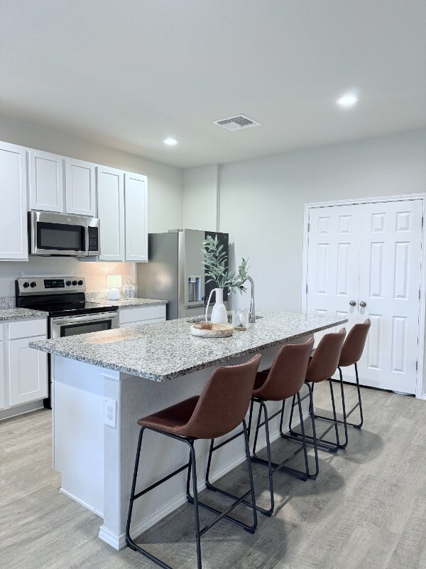 Building Photo - 518 Pleasanton Way