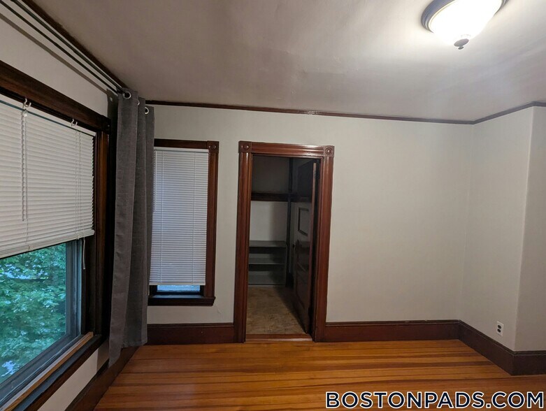 Building Photo - 1068 South St