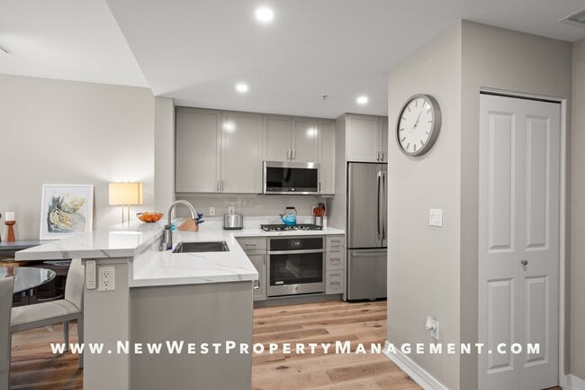 Building Photo - Super Spacious Cortez Hill 2-Bedroom at Discovery! Small Pet Ok!