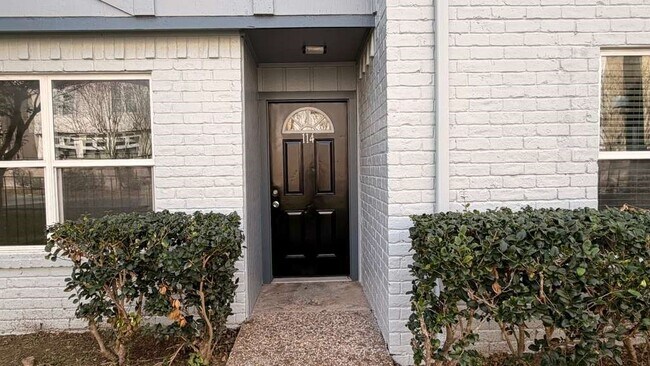 Building Photo - 1701 Upland Dr