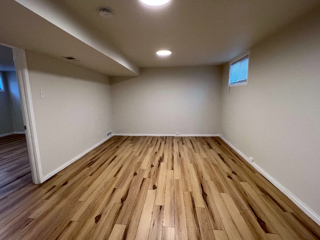Building Photo - Spacious One Bedroom Ready Now!