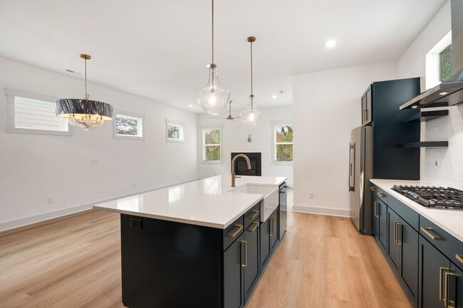 Building Photo - Beautiful 4-bedroom, 4-bathroom Custom Home Durham, NC