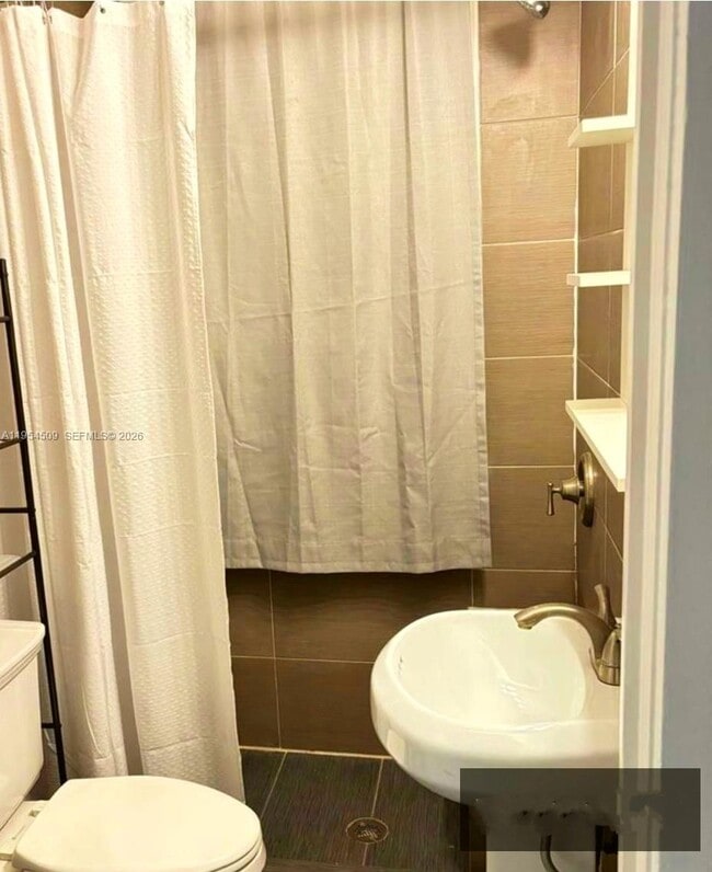 Building Photo - 124 Mendoza Ave