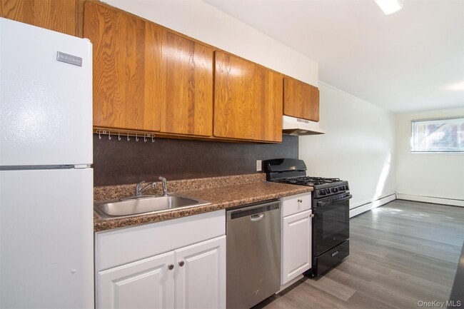 Building Photo - 15 N Buckhout St