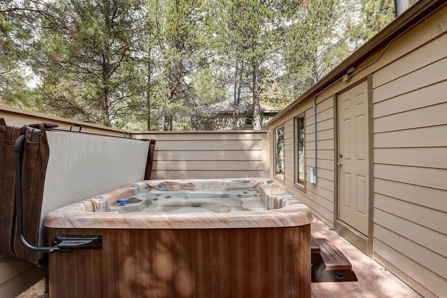 Building Photo - 57314 Approach Ln