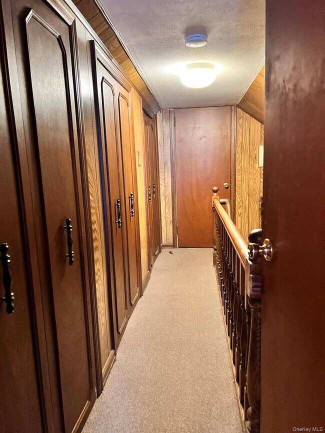 Building Photo - 454 Roy St