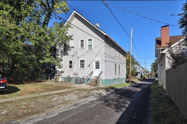 Building Photo - 127 E Hudson St