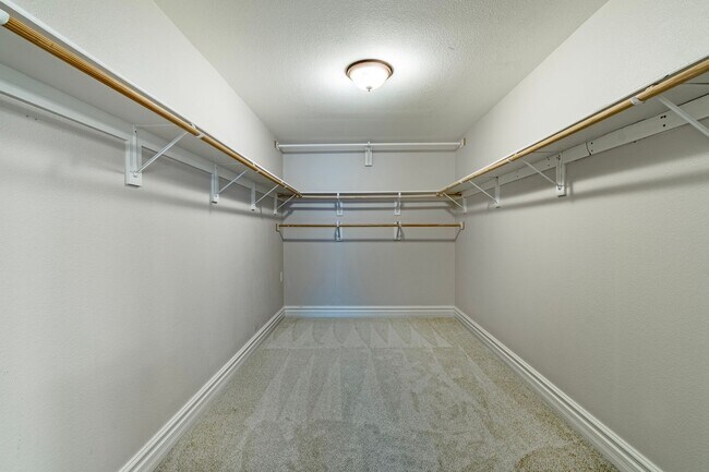 Building Photo - Southwest 3 bedrooms 2.5 bathrooms