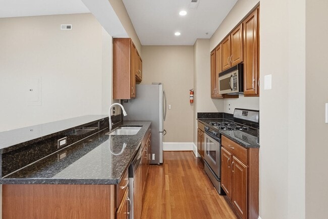 Building Photo - Columbia Heights Penthouse Condo | 1 Bed | 1 Bath | 600 Sf