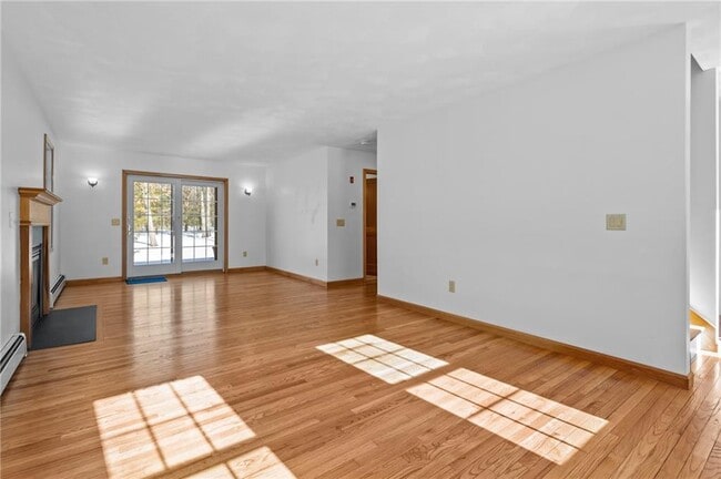 Building Photo - 27 River St