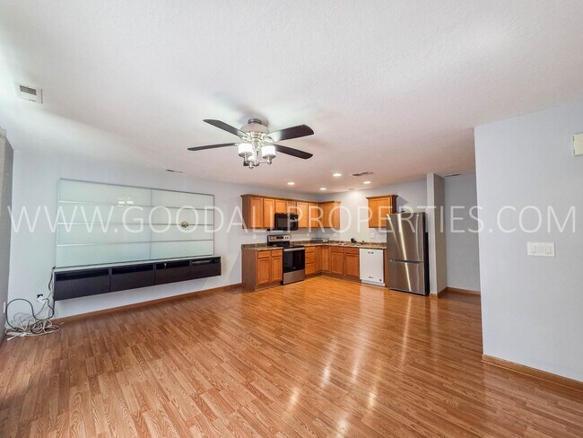 Building Photo - Beautiful 2 Bed, 2 Bath Townhome with 2-Car Garage in Ankeny!