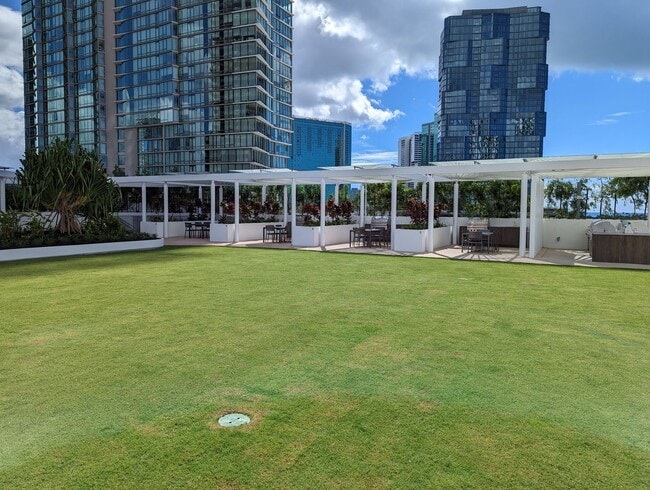 Building Photo - 1000 Auahi St