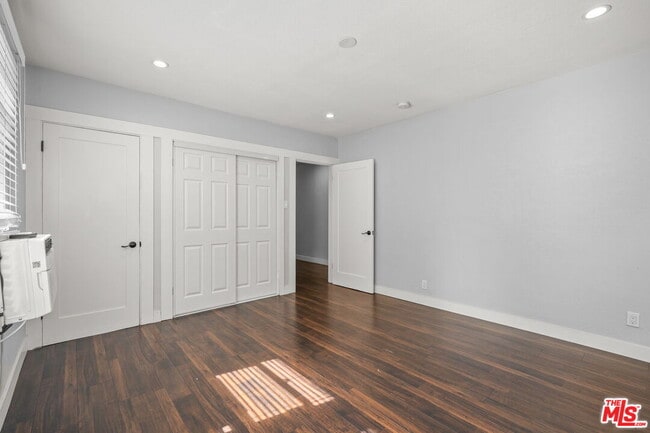 Building Photo - 1754 N La Brea Ave