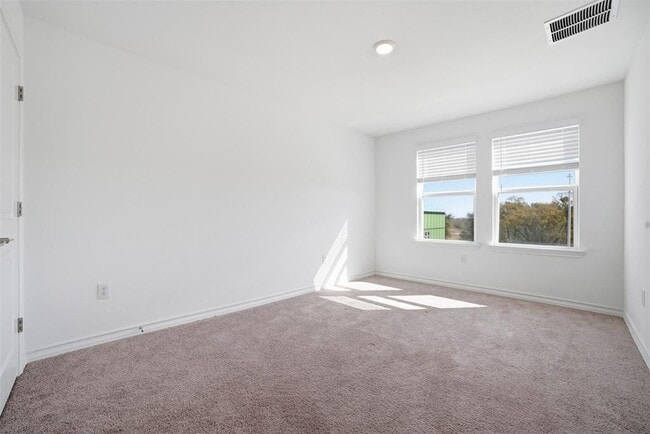 Building Photo - 13606 Long Is Dr