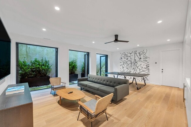 Building Photo - 60 Gansett Ln